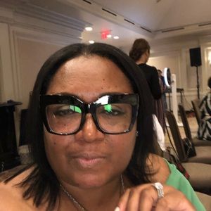 Meet your Posher, Traci